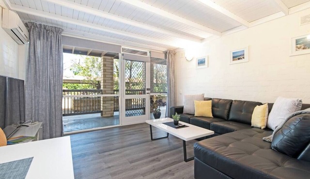 Glenelg Getaway - 2BR + Parking