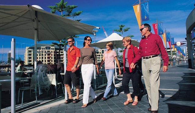 Glenelg Holiday Apartments-Corfu, 200 Meters to the Beach, Free Parking