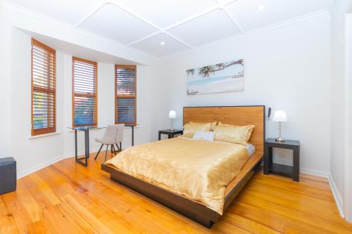 Glenelg House Modern 5QBed,1cot,3Bth, 4TV,FastWIFI