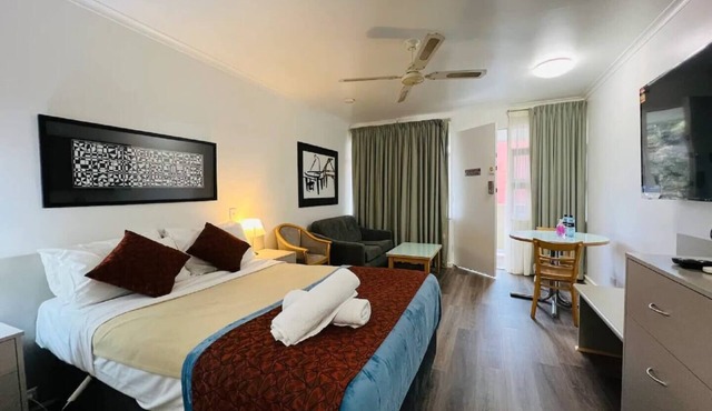 Glenelg Studio Apartment No. 31 – Walk to the Beach