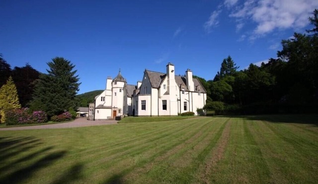 GLENFARG HOUSE, family friendly, with a garden in Glenfarg