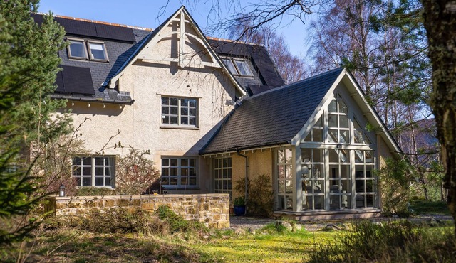 Glenfeshie House - a house that sleeps 10 guests in 5 bedrooms