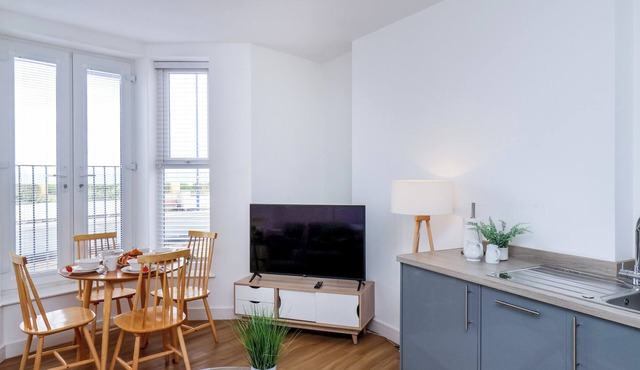 GLENHOLME APARTMENT 1, pet friendly in Redcar