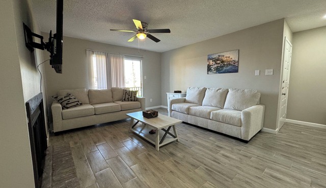 Glenmeadow Retreat 2BR Sleeps 6!