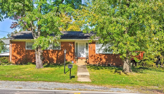 Glenn Dale Apt w/Yard ~ 15 Mi to Washington!