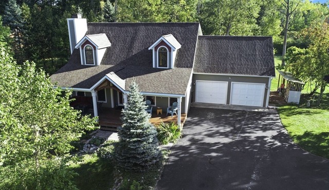 Glenn Haven Getaway -Private Beach, Game Room, Secluded Yard