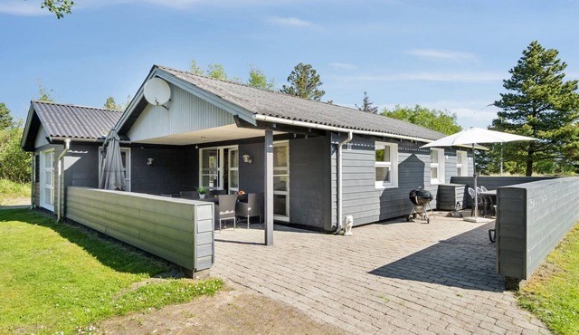 "Glenna" - 1.8km from the sea by Interhome