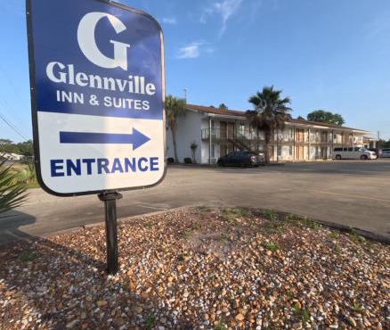 Glennville Inn