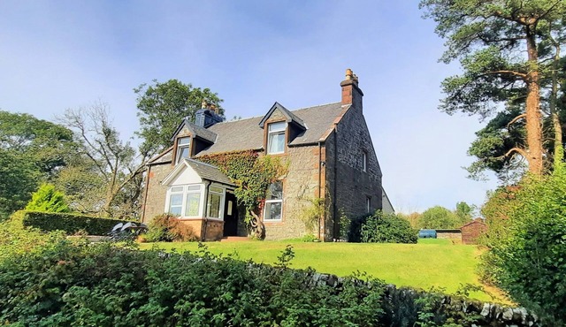 Glenterry Farmhouse - a house that sleeps 6 guests in 3 bedrooms