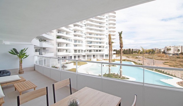 Global Vacacional: Apartment with terrace and pool views in Gran Canet