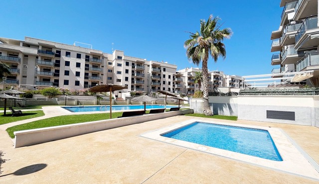 Global Vacacional: Apartment with large terrace in Canet