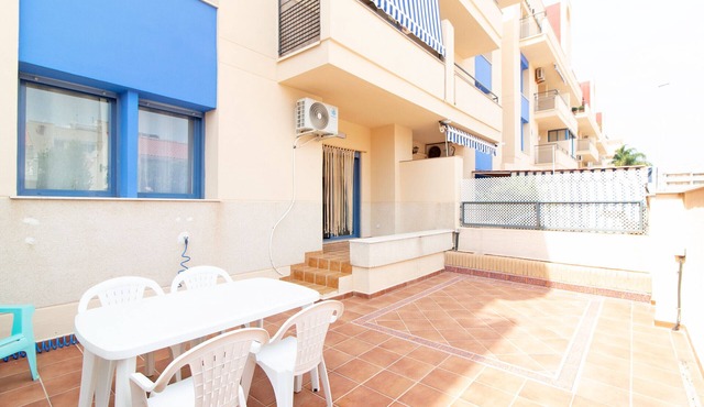 Global Vacacional: Apartment with large terrace on Canet beach