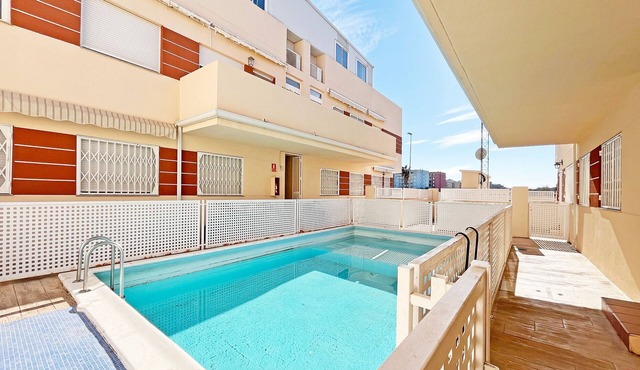 Global Vacacional: Practical flat with swimming pool in Canet Beach