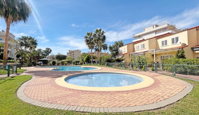 Global Vacacional: Practical flat in Canet Beach