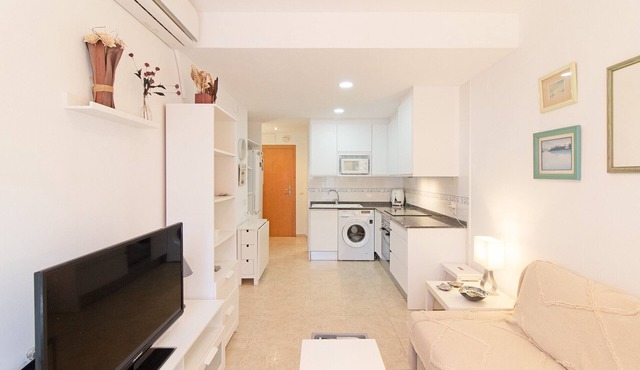 Global Vacacional: Practical flat in Puerto de Sagunto close to the beach