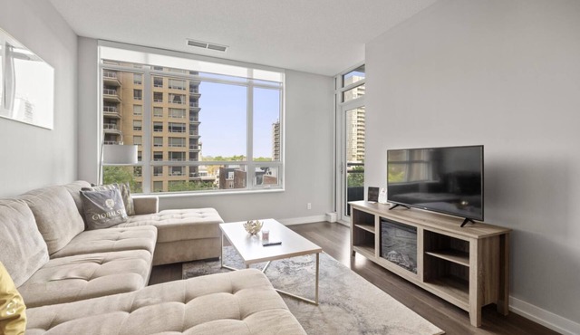 GLOBALSTAY. 2 Bedroom Deluxe Apartment w Balcony