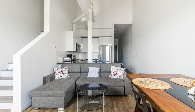 GLOBALSTAY . 2BR 2STOREY Loft. Free Parking. Gym