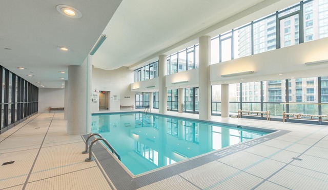 GLOBALSTAY. Bright 1Br+Den Unit in Downtown