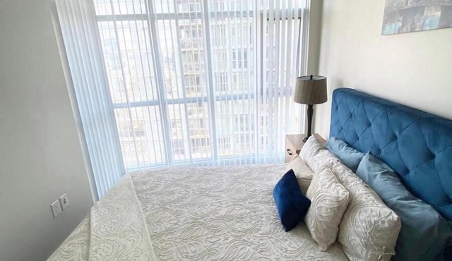 GLOBALSTAY. Charming Lake View 1bd+den in Downtown