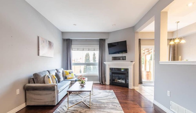 GLOBALSTAY . Cheerful 3BR 2 living 2.5BA Townhome. HOT TUB. BBQ