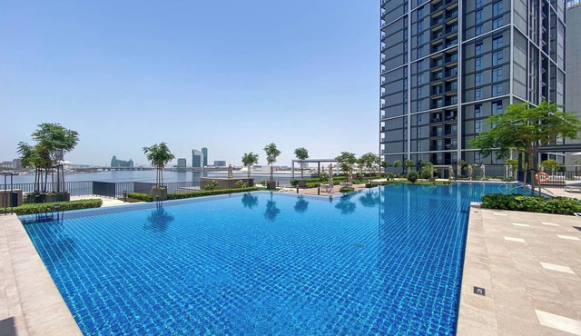 GLOBALSTAY. Creek Edge Tower Apartments