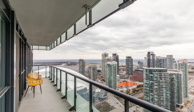 GLOBALSTAY. Executive 2BR 2BA Condo in DT. Gym, Pool, Hot Tub