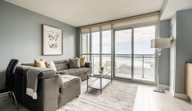 GLOBALSTAY. Lake View 1bd+den in Downtown