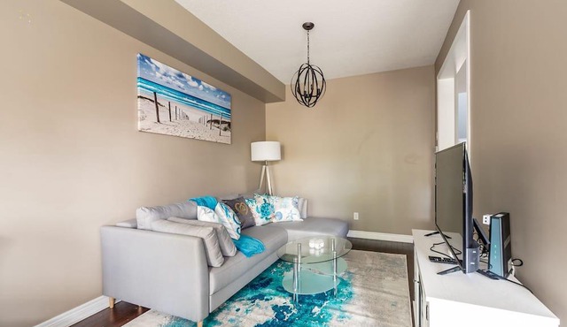 GLOBALSTAY. Luxury 3BR 2.5 BA Townhome. HOT TUB, GYM,Sauna,BBQ