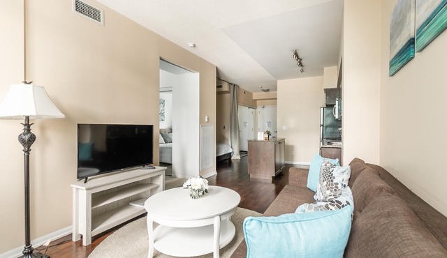 GLOBALSTAY. Modern Bright 1Br+DEN Unit in Downtown