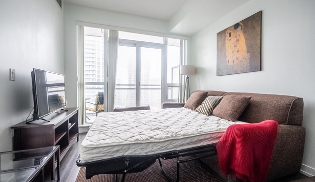 GLOBALSTAY. Modern Dunfield Ave 1 Bedroom Apartment