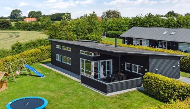 "Gloria" - 500m from the sea by Interhome