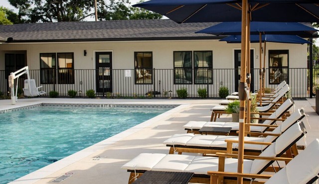 Gloria Inn Unit 4 -5 minutes from Baylor and 2 Blocks to Magnolia