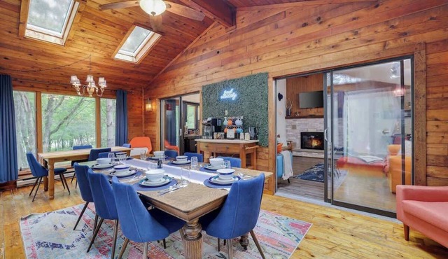 Gloria's Hot Tub Game Room Fire Pit