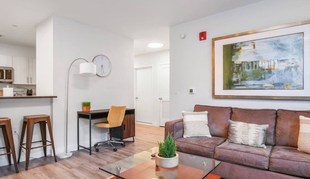 Glorious ! 1BR King! Free Parking !30 min to NYC