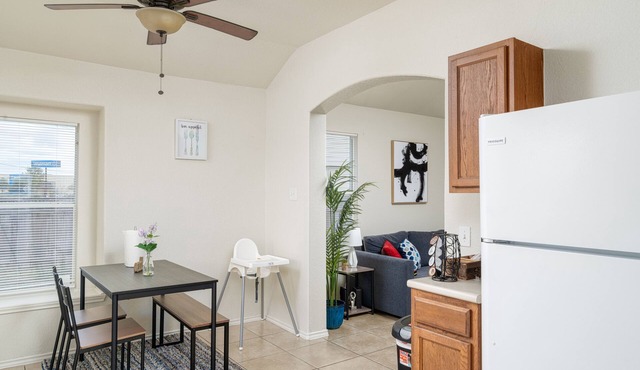 Glorious 3 bedroom home/Near Randolph AFB/No stairs.
