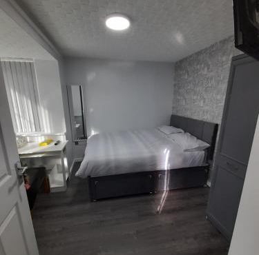 Glorious BnB Longbridge