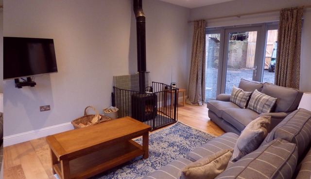 Glorious Gardeners Cottage - Sleeps 4