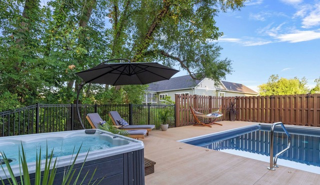 Glorious Getaway Retreat w/ Pool, Hot Tub and Pizza Oven!