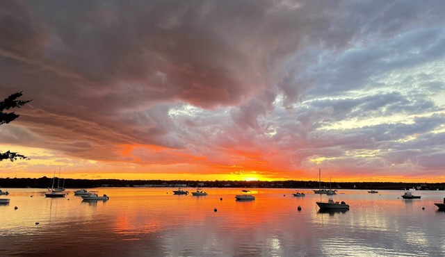 Glorious Sunsets and Fun on Private Waterfront in Beautiful, Comfortable Home.