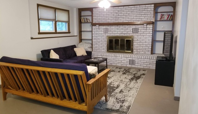 Glory Guest Haus: Private 2-bedroom unit 3 mins from I-70