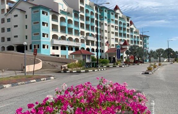 Glossy Marina Homestays