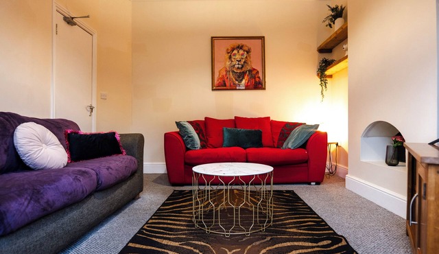 Gloucester House - 5 Bed Home - Sleeps 10 - Wifi