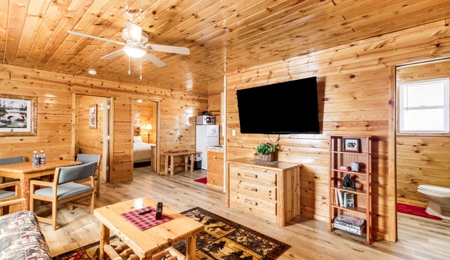 'Glowacki's Lodge' Mille Lacs Lake Group Getaway!