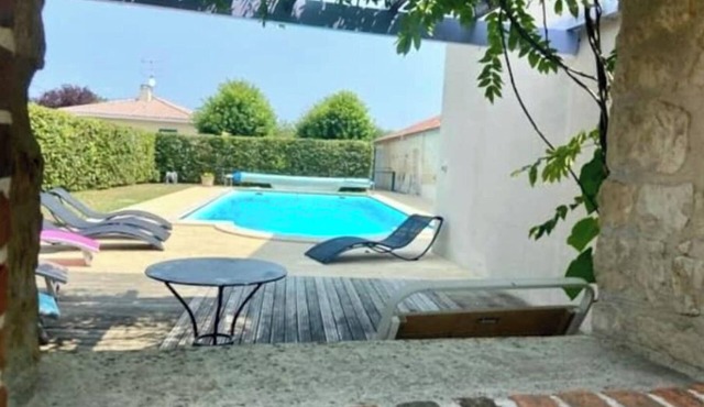 Glycine, gîte sleeps 7