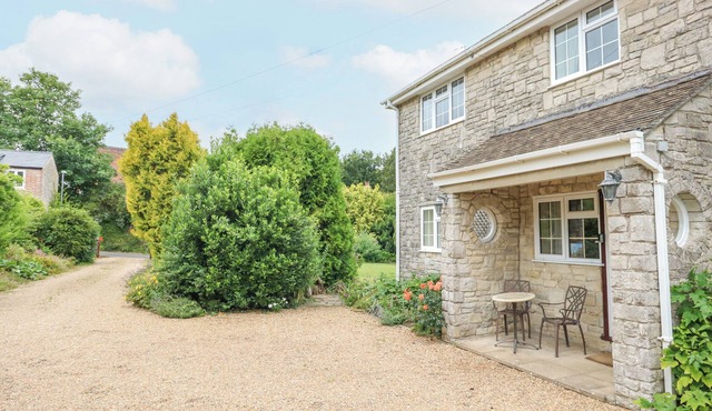GLYDE HOUSE, pet friendly, with a garden in Dorchester