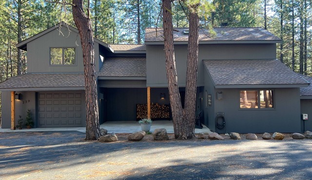 GM239: Private Hot Tub + Family/Dog Friendly + Central AC