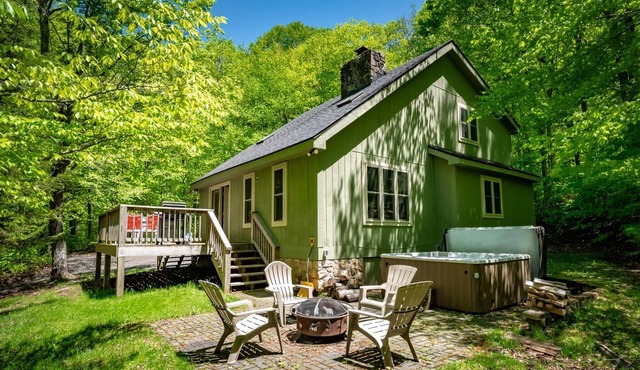 Gnarnia - 434 Cabin Mountain RoadnnGnarnia - Air Conditioning, Lake Access, Fire Pit, Hot Tub