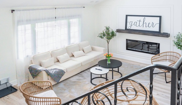 Go Buckeyes!Stylish 3-Level Haven Near OSU,PS5,Skylight, Tailgate-Ready Backyard