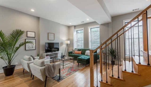 Go Grand in This Massive Old Town Mansion - Sleeps 22! apts