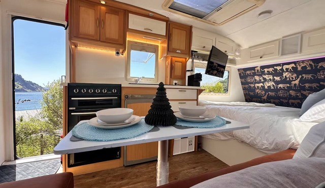 Goat-Island Beach Front Get-Away!